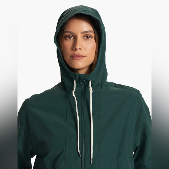 NWT Vuori Women’s Elijo Rain Jacket in Grass - Picture 3 of 7